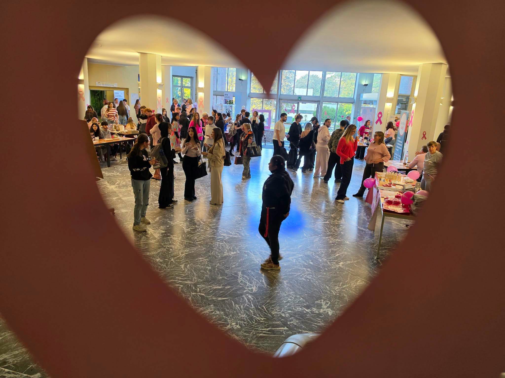 Octobre Rose au LPETH : les talents s’unissent, la solidarité prend vie Octobre Rose au LPETH : les talents s’unissent, la solidarité prend vie
