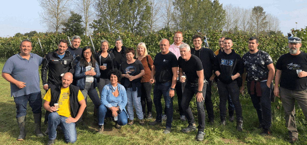 Domaine Degavre : des vendanges collaboratives pour l’IPES Ath et la Promotion Sociale Mons-Borinage