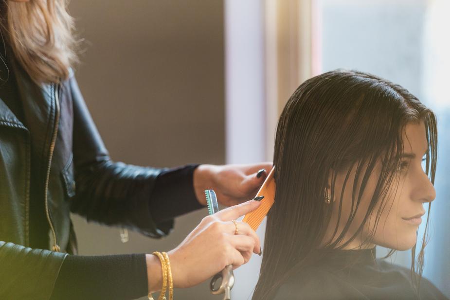 Le projet "Coiffure Intergénérationnelle" du LPST de Soignies a été retenu par le jury de "Générations Solidaires" !