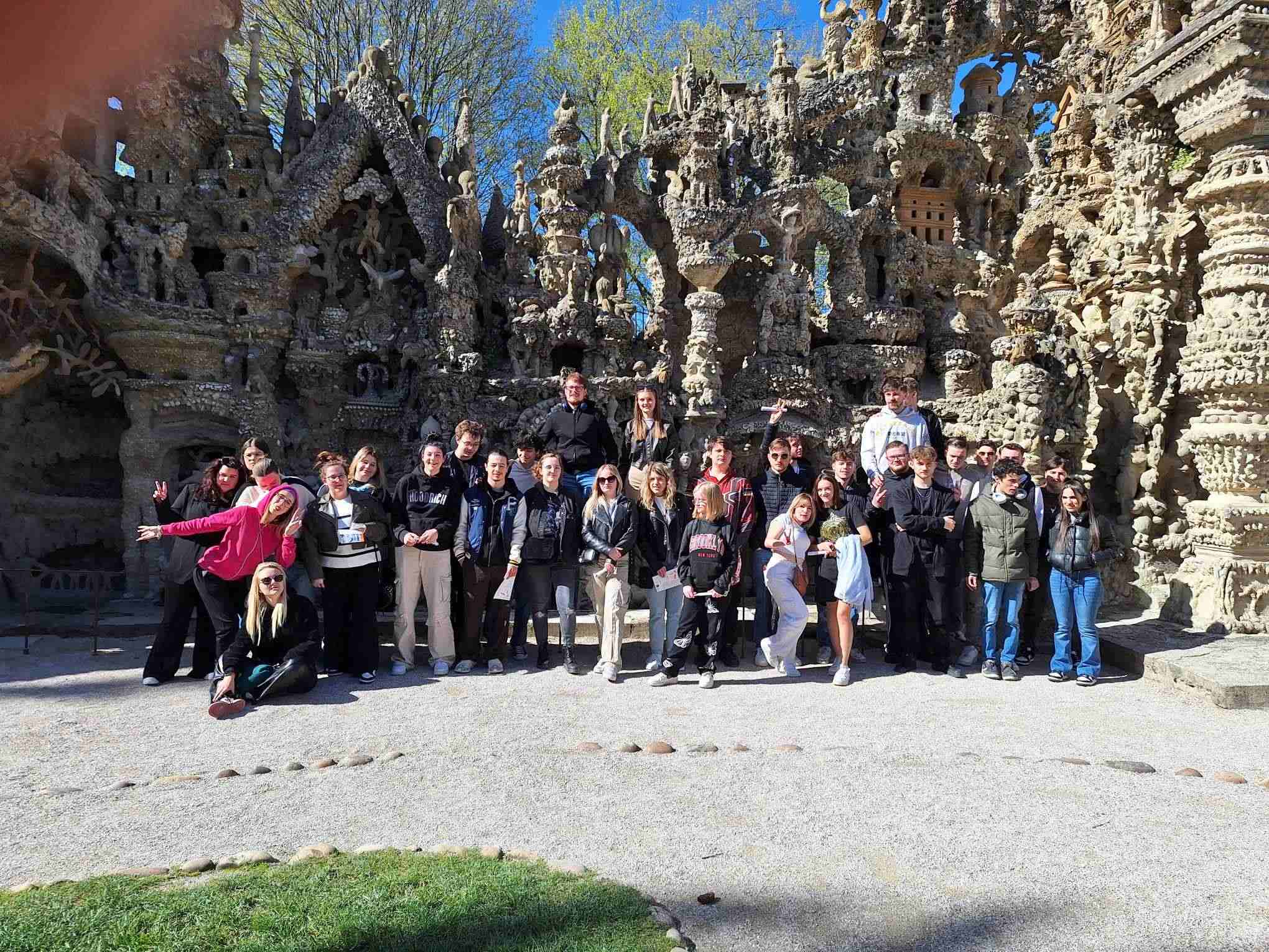 Voyage scolaire à Collonges : Une Expérience Inoubliable pour les Élèves de Terminale de l'IPCD