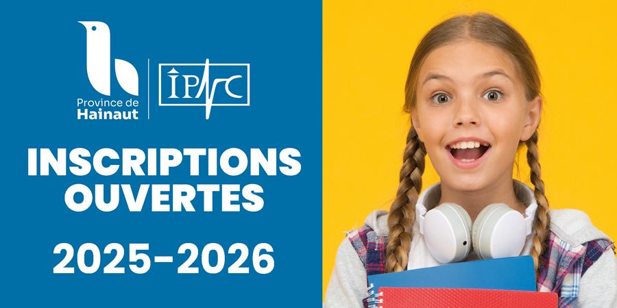 bannière qui illutre une fillette contente avec les inscriptions sur son côté qui annonce inscriptions ouvertes 2025 2026