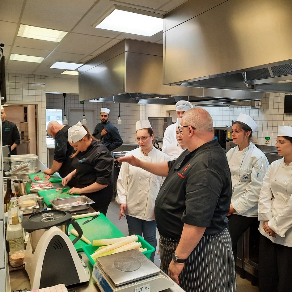 Faire découvrir la rentabilité d'un restaurant gastronomique à des élèves de BAC 3 Gestion hotellière, grâce au Centre d'Excellence des Métiers de l'hôtellerie de Saint-Ghislain