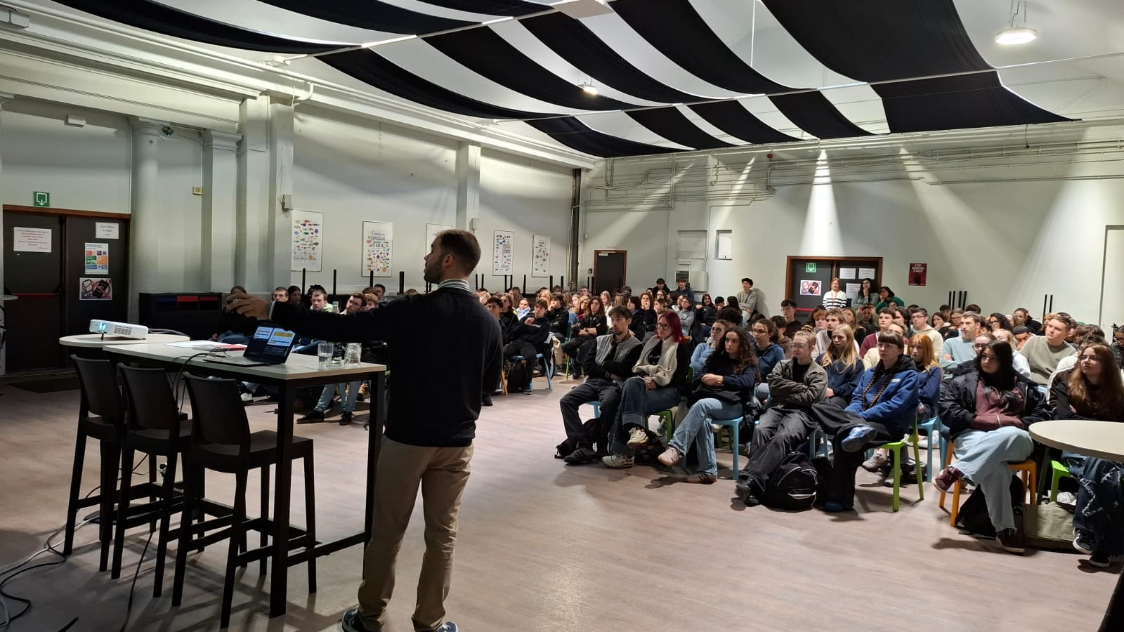 L'Ecole du Futur informe ses élèves de 5e et 6e en invitant des intervenants de qualité