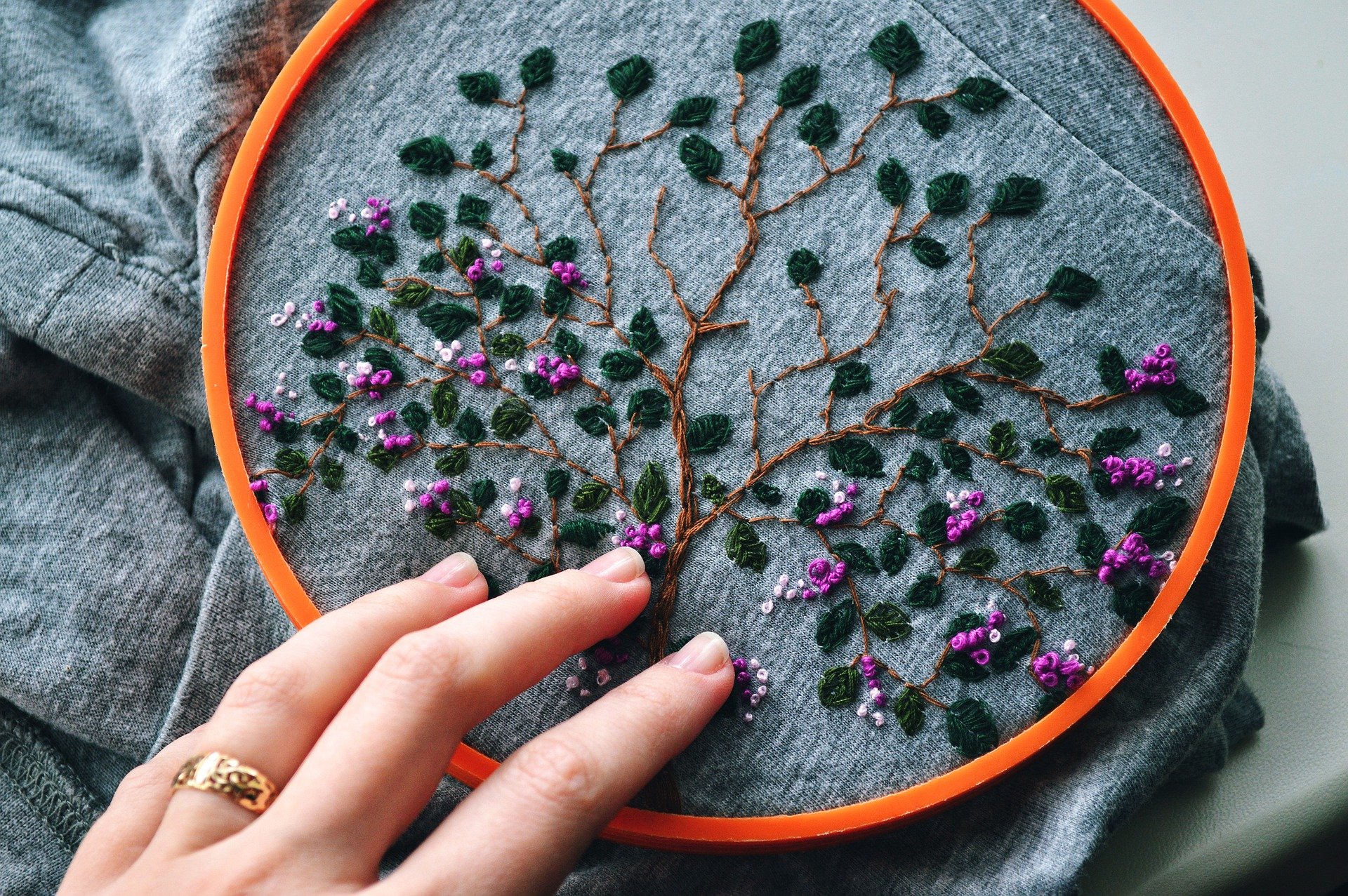 La Province relance la Broderie à La Louvière