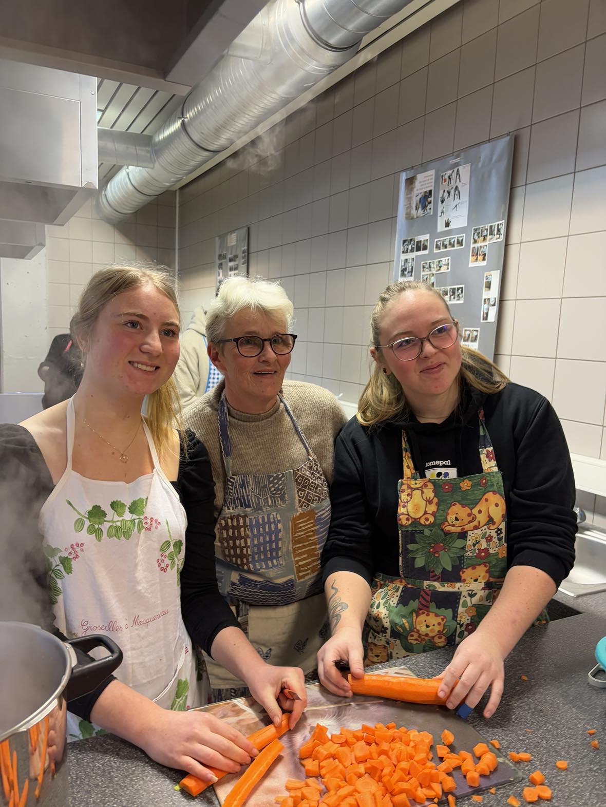 Les éducateurs de l’IESPP ont partagé une soupe solidaire avec les habitants du quartier Saint Jean