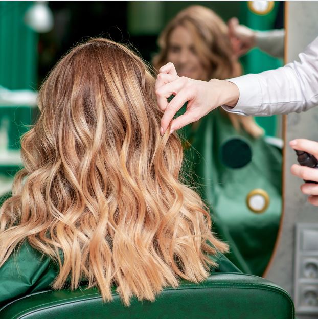 Être coiffeur, c’est bien plus que maîtriser les techniques de coupe et de colorimétrie ! ✂️