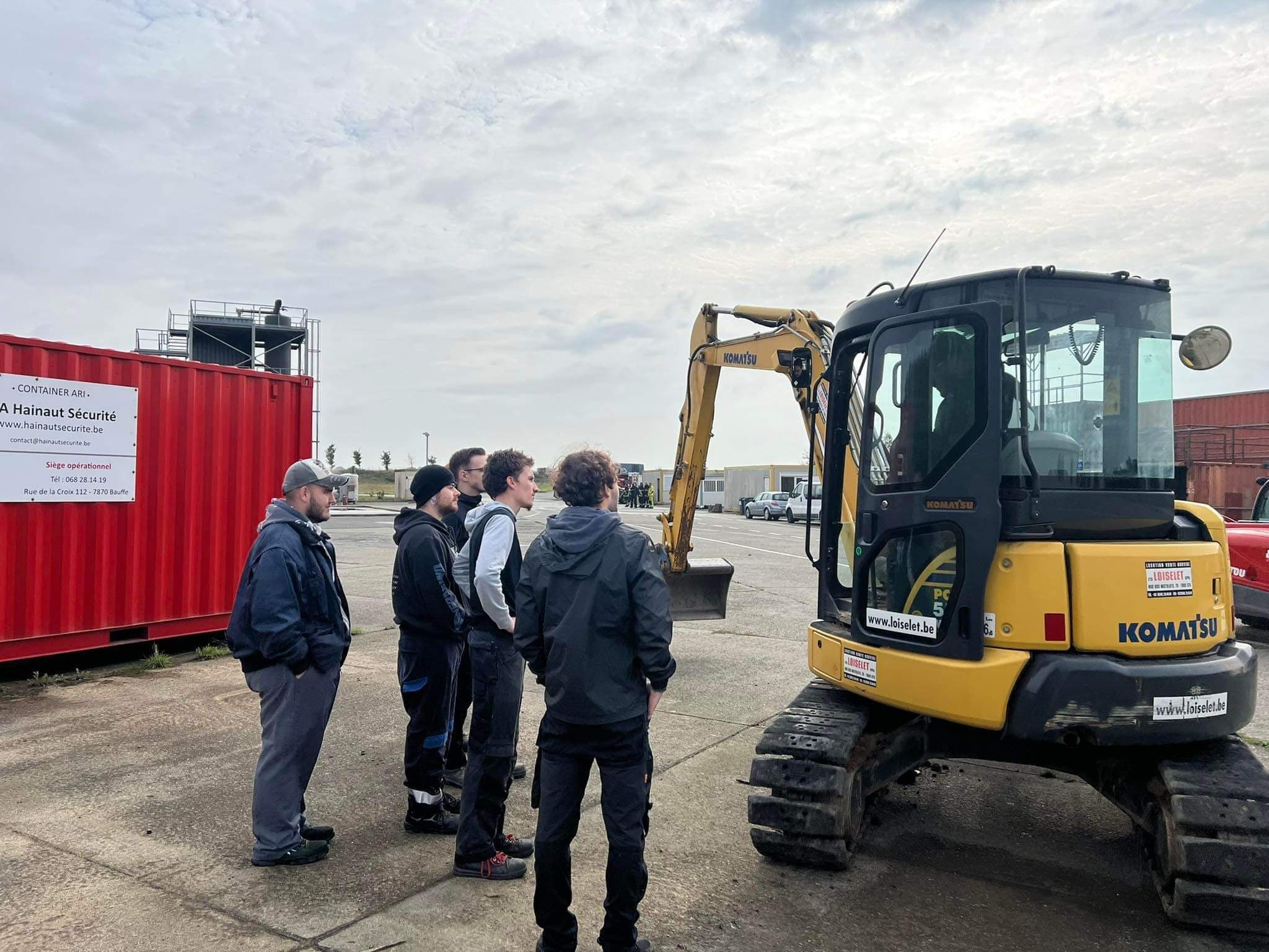 Les élèves de la nouvelle section “Conducteur.trice d’engins de chantier” sont déjà sur le terrain !