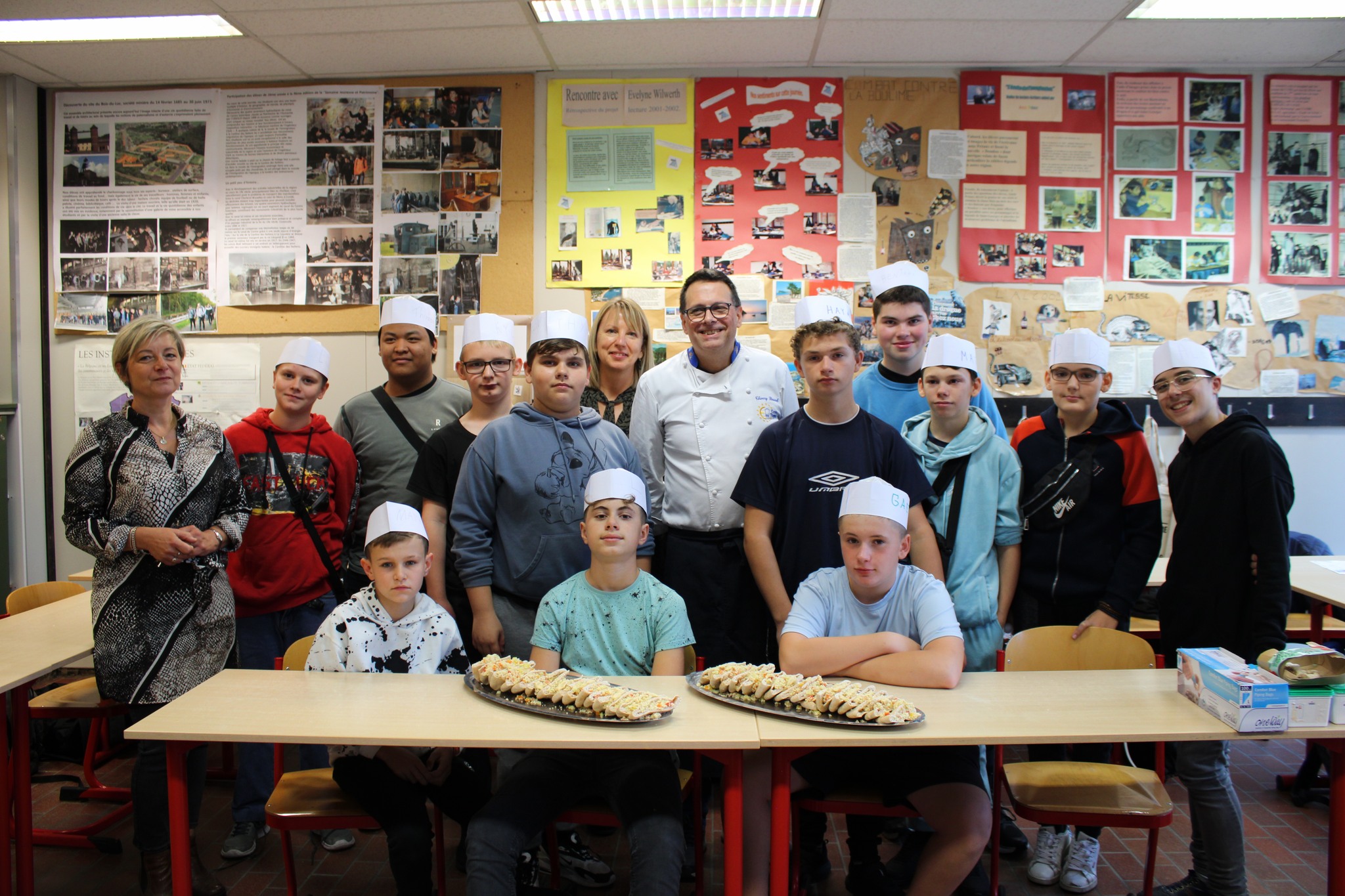 Un chef apprend la bonne cuisine aux élèves de 1ère du Lycée Provincial Hornu Colfontaine